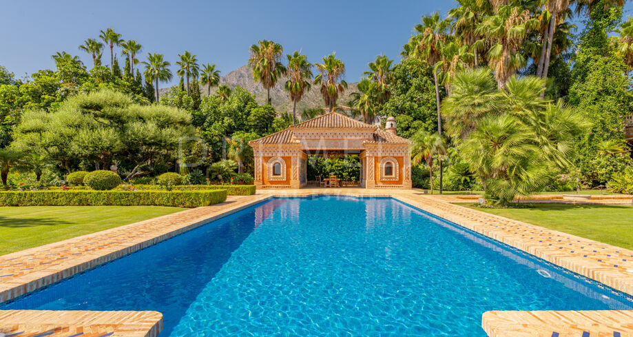 Extraordinaria Gran Mansión con Vistas en Sierra Blanca en venta en la Milla de Oro de Marbella