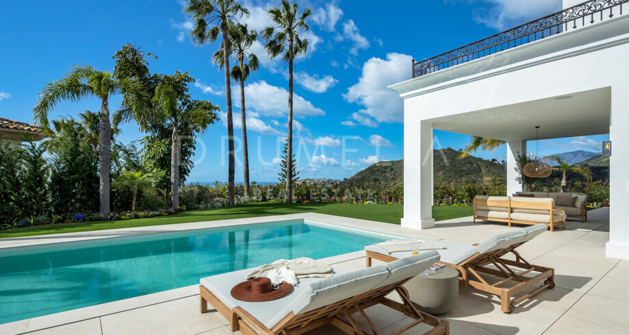 Villa Fortuna - Renoverad Lyxvilla med Havs- och Golfutsikt i Los Arqueros, Benahavís
