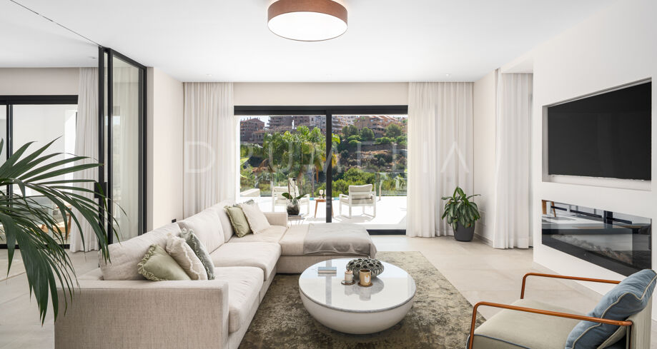 Villa Andrea - Moderne Frontline Golfvilla met Zeezicht in Elviria, Marbella