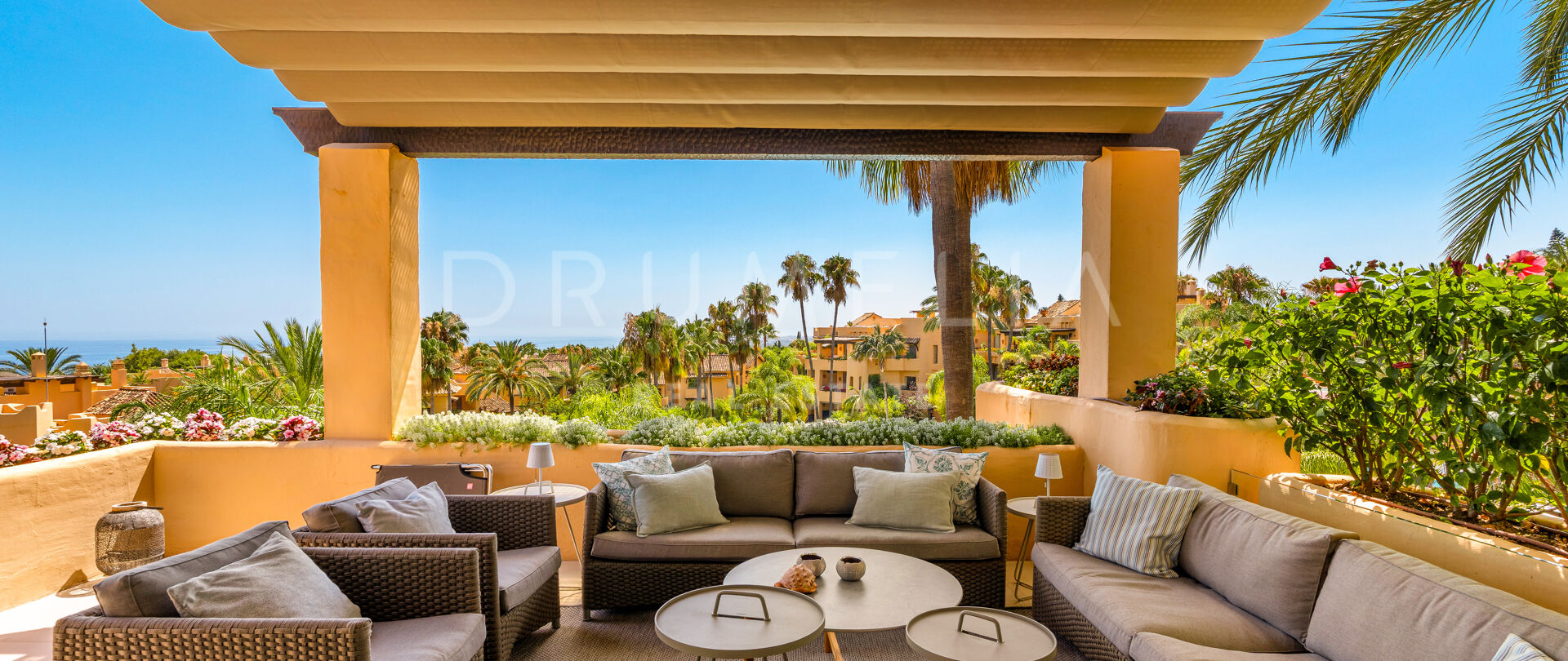 Ático de Diseño con Vistas Espectaculares en Mansion Club, Marbella