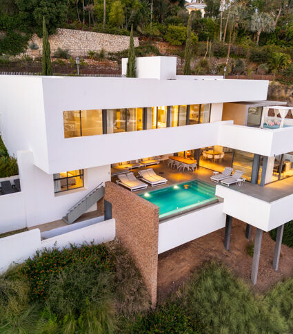 Villa moderne avec vue imprenable dans la communauté fermée d'El Herrojo Alto, La Quinta