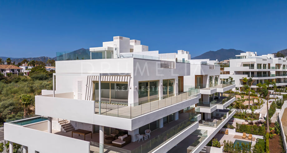 Luxueus duplex penthouse met panoramisch uitzicht op zee aan de Golden Mile van Marbella