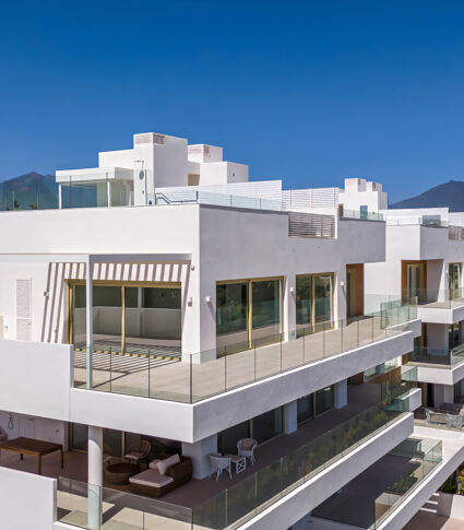 Luxurious Duplex Penthouse with Panoramic Sea Views on Marbella's Golden Mile