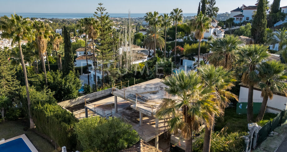 Utmärkt investeringsmöjlighet i en licensierad villastruktur i Los Naranjos Hill Club