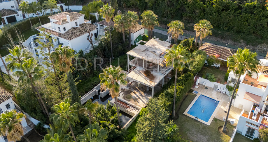 Utmärkt investeringsmöjlighet i en licensierad villastruktur i Los Naranjos Hill Club