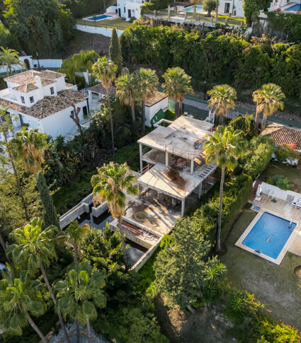 Tolle Investitionsmöglichkeit in einer lizenzierten Villenanlage im Los Naranjos Hill Club