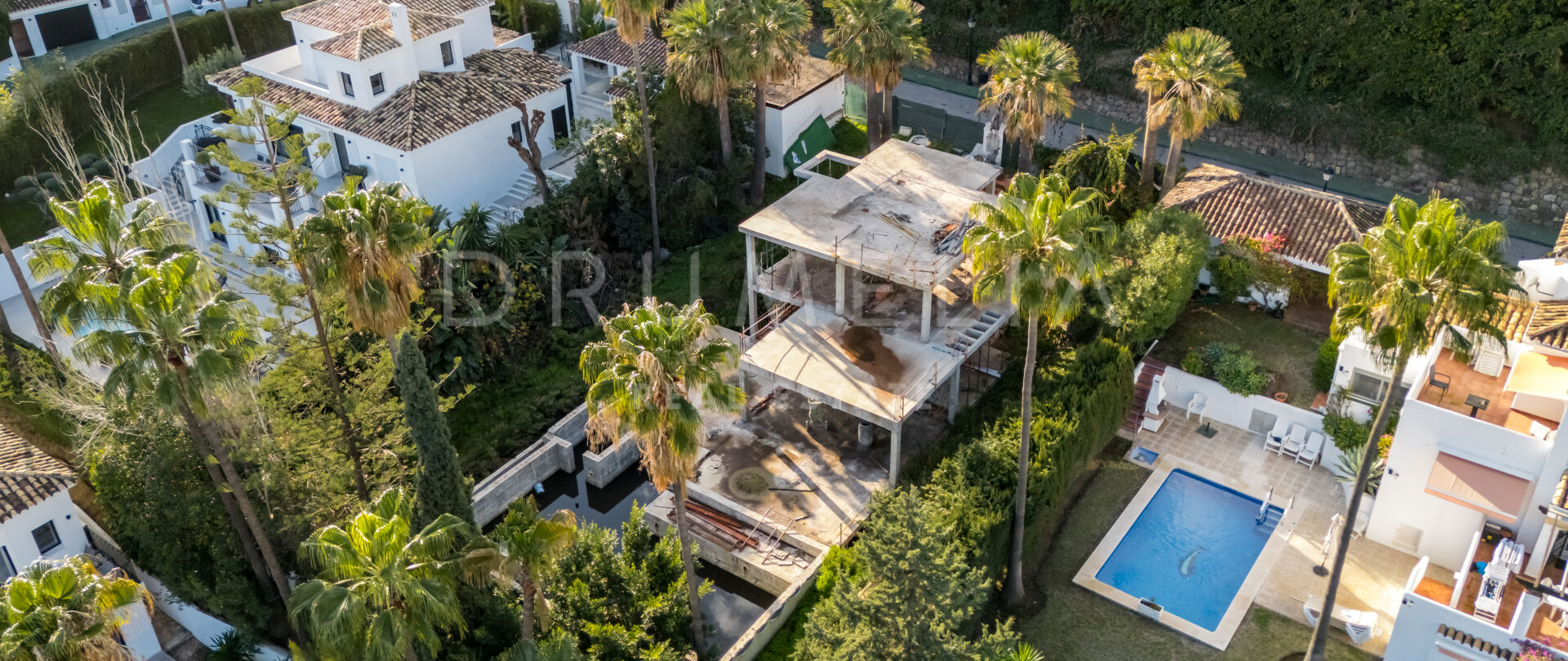 Great Investment Opportunity in a Licensed Villa Structure in Los Naranjos Hill Club