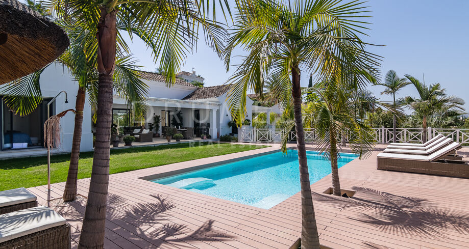 Charmante villa in Andalusische stijl met luxe voorzieningen in prestigieuze golfvallei, Nueva Andalucía