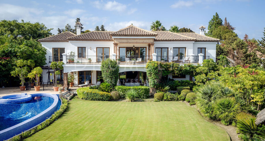 Verfijnde mediterrane luxe: panoramisch uitzicht op zee en tijdloze elegantie in El Paraíso Alto- Benahavis