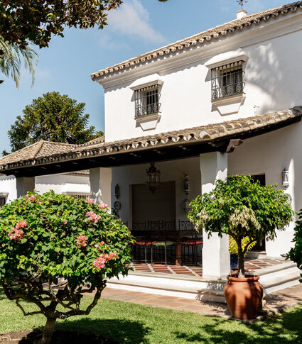 Villa Colonial de 5 dorñitorios con doble parcela en San Pedro Playa