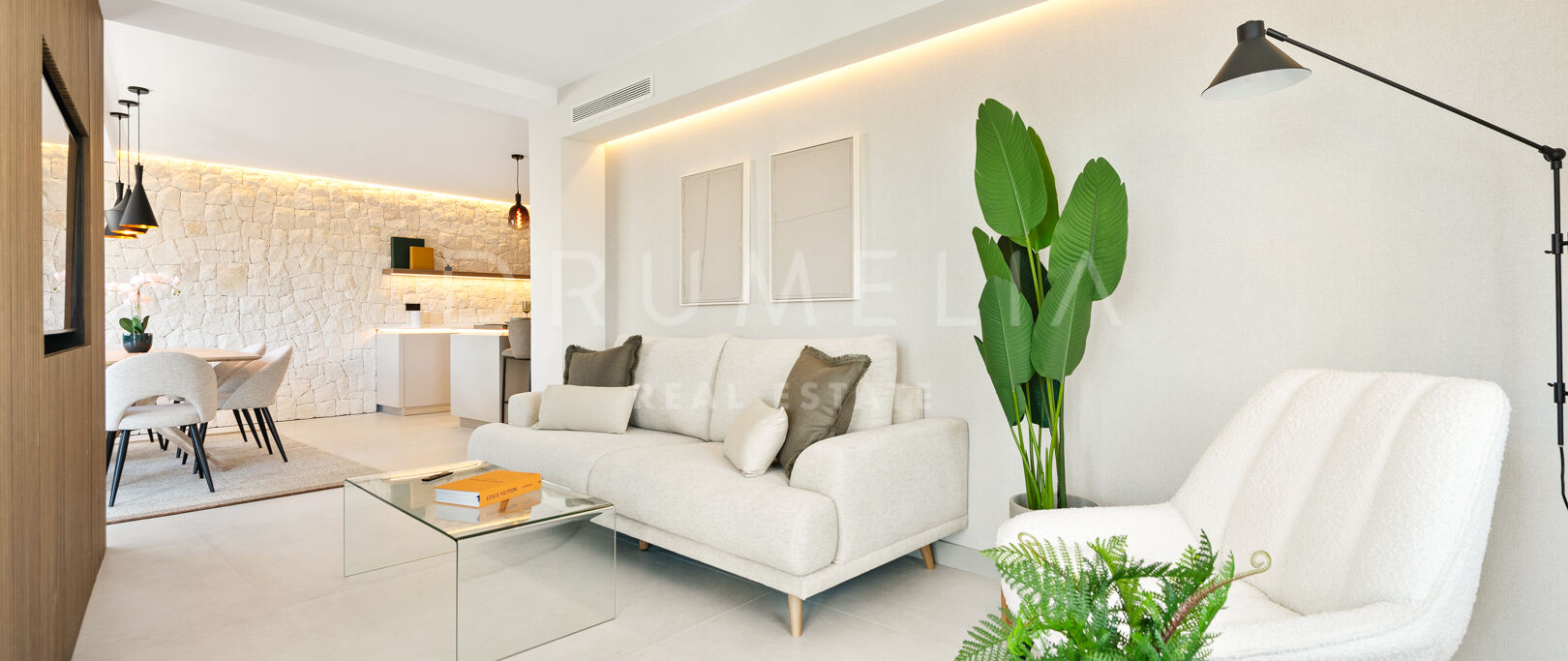 Modern takvåning i centrum av San Pedro de Alcántara