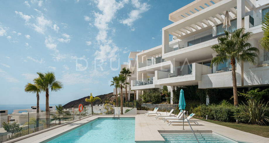 Elegant 2-slaapkamerappartement met prachtig uitzicht op zee en de heuvels in Los Almendros- Palo Alto, Ojen