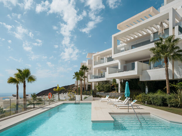 Elegante Apartamento de 2 Dormitorios con Impresionantes Vistas al Mar y a las Colinas en Los Almendros- Palo Alto, Ojen