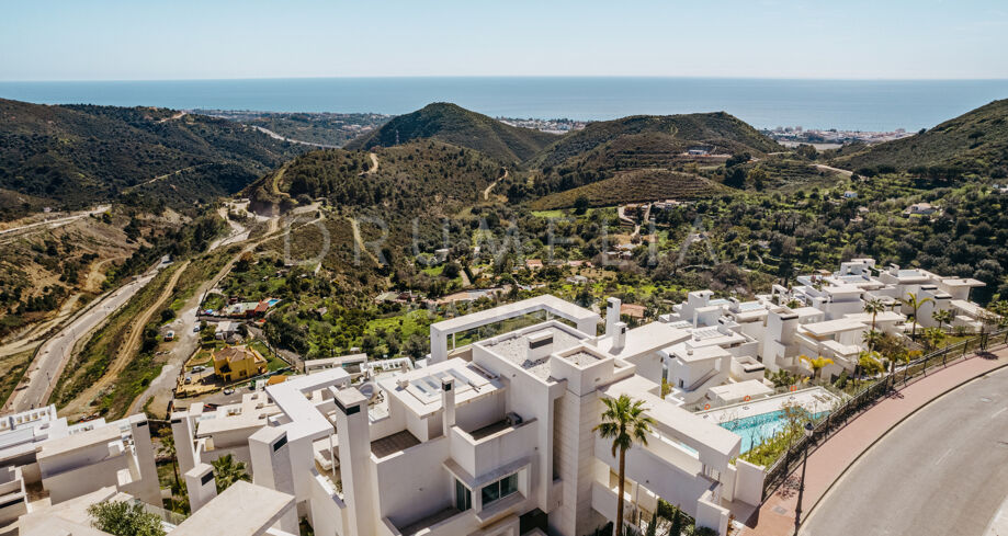 Elegant 2-slaapkamerappartement met prachtig uitzicht op zee en de heuvels in Los Almendros- Palo Alto, Ojen