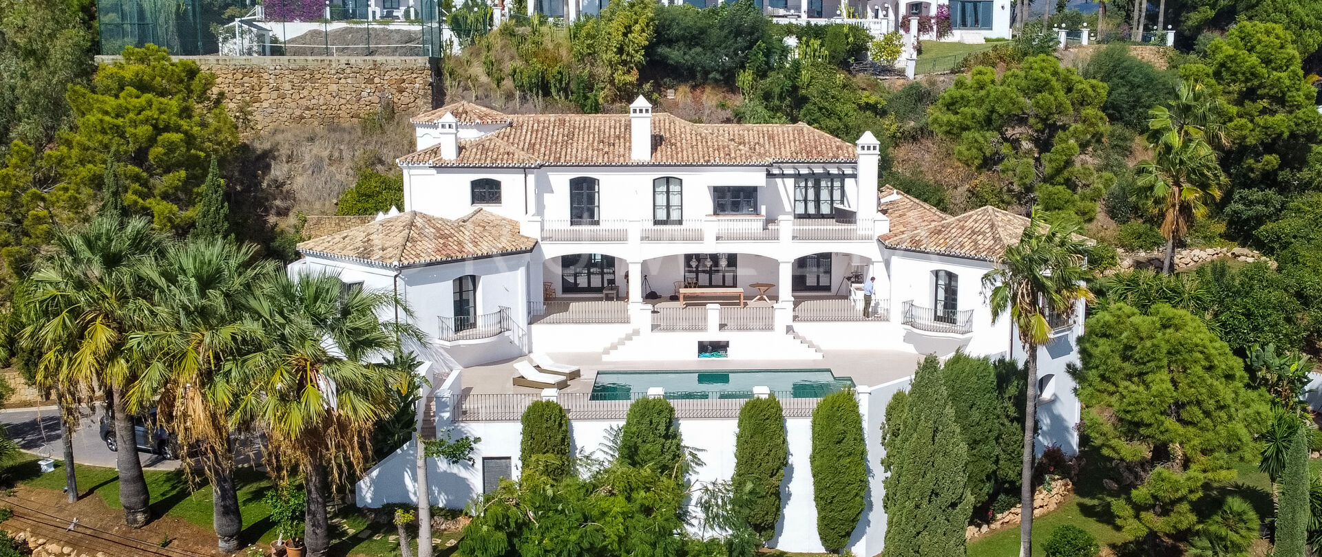 Domaine andalou intemporel dans le prestigieux quartier d'El Madroñal avec vue panoramique et terrain de villégiature