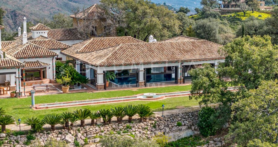 Luxury Finca with Breathtaking Views and Absolute Privacy in La Mairena