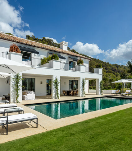 Opulent 6-Bedroom Villa with Panoramic Views in The Exclusive Cascada de Camojan