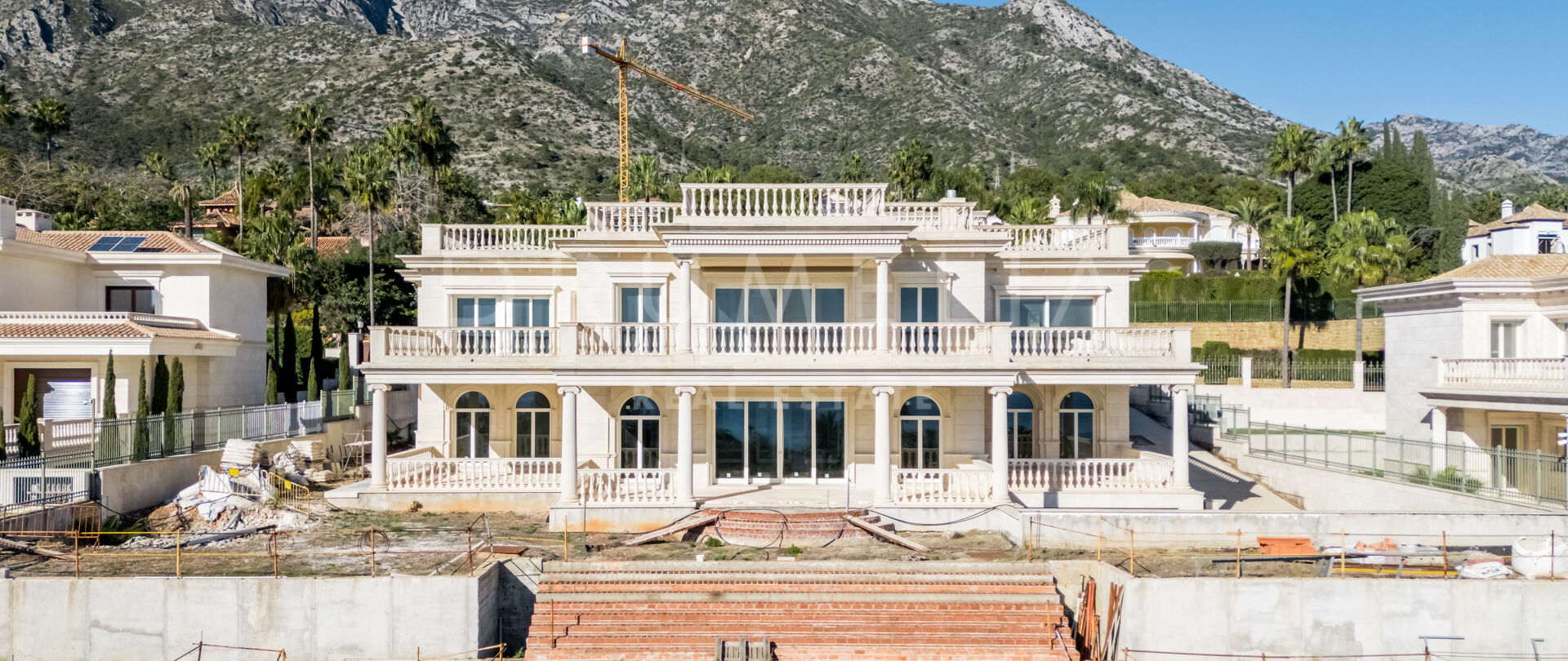Une Opportunité Unique à Sierra Blanca, Marbella – Villa Inachevée au Potentiel Illimité