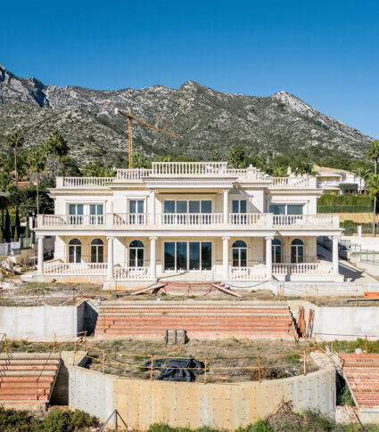 Een Unieke Kans in Sierra Blanca, Marbella – Onvoltooide Villa met Eindeloos Potentieel