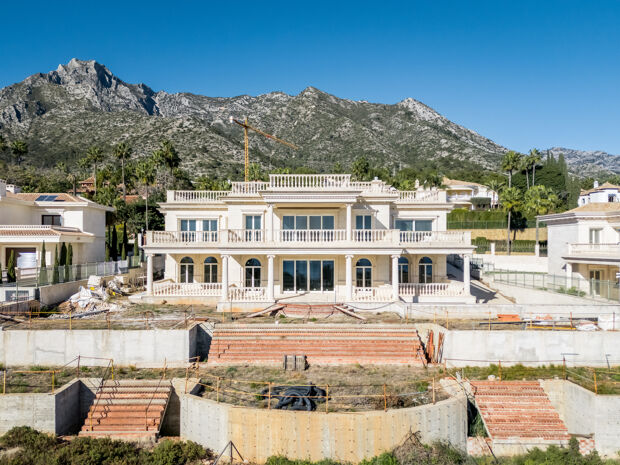 En Unik Möjlighet i Sierra Blanca, Marbella – Ofärdig Villa med Oändlig Potential