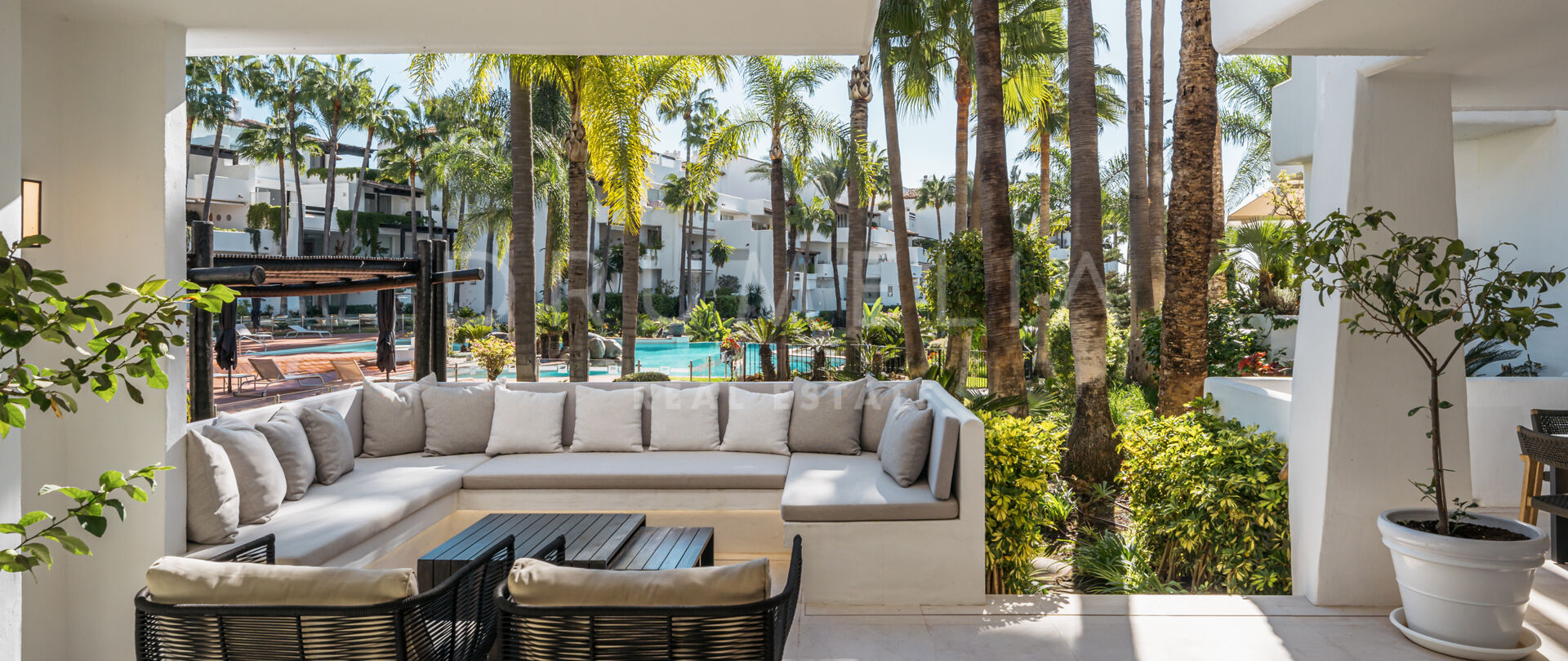 Апартамент на продажу в Puente Romano, Marbella Golden Mile