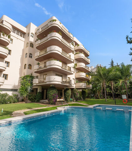 Résidence Moderne et Raffinée à Edificio Trebol, Puerto Banús