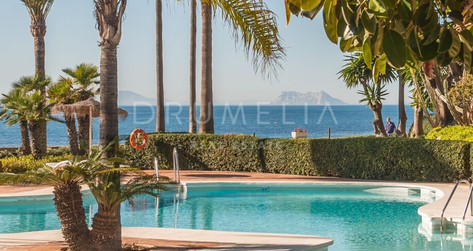 Seaside Haven: Exquisite Duplex Penthouse in Alcazaba Beach- Estepona