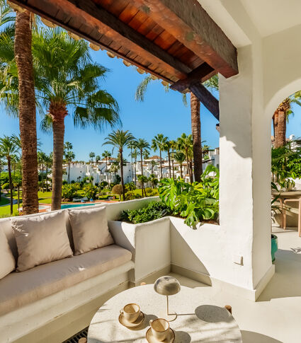 Seaside Haven: Exquisite Duplex Penthouse in Alcazaba Beach- Estepona