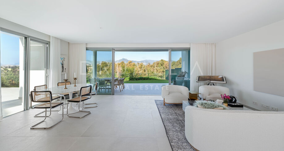 Doppelhaushälfte mit Panoramablick und modernem Design in Guadalmina