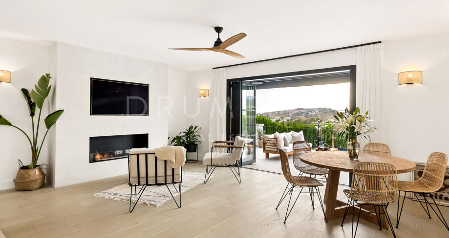 Элитная средиземноморская вилла со стильным скандинавским интерьером и видом на горы в «Пуэрто-дель-Капитан», Бенахавис