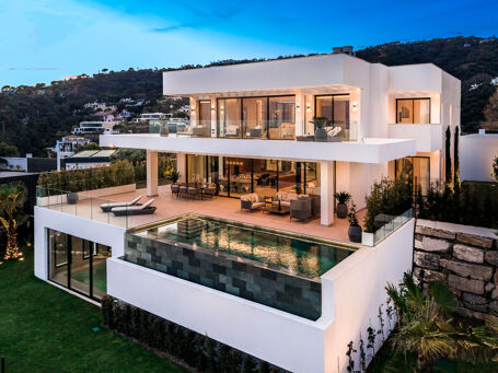 Moderne eleganse med panoramautsikt i El Madroñal, Benahavís