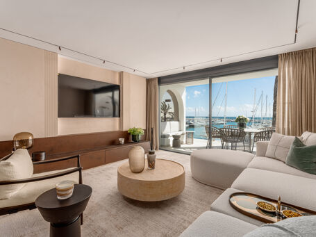 Luxury Frontline Apartment in Puerto Banús with Breathtaking Marina Views