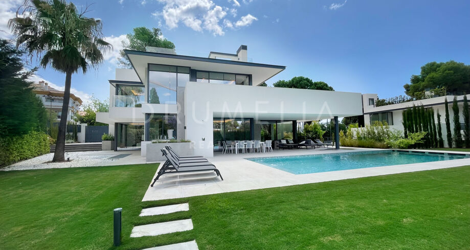 Moderne villa med romslig design i La Carolina, Marbella Golden Mile