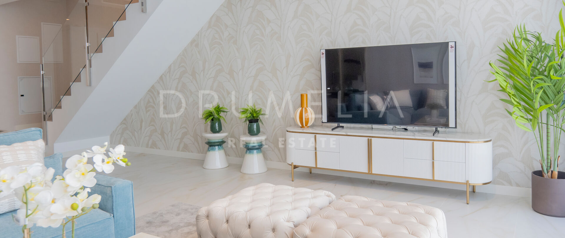 Sophisticated 4-bedroom townhouse in Los Naranjos, Nueva Andalucía