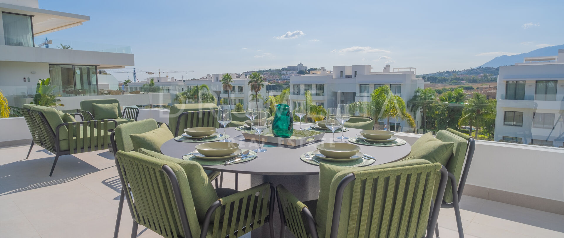 Przestronny i jasny apartament z tarasem w Nueva Milla de Oro