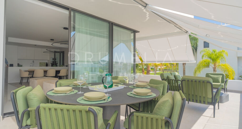 Spacious and Bright Apartment with Terrace in Nueva Milla de Oro