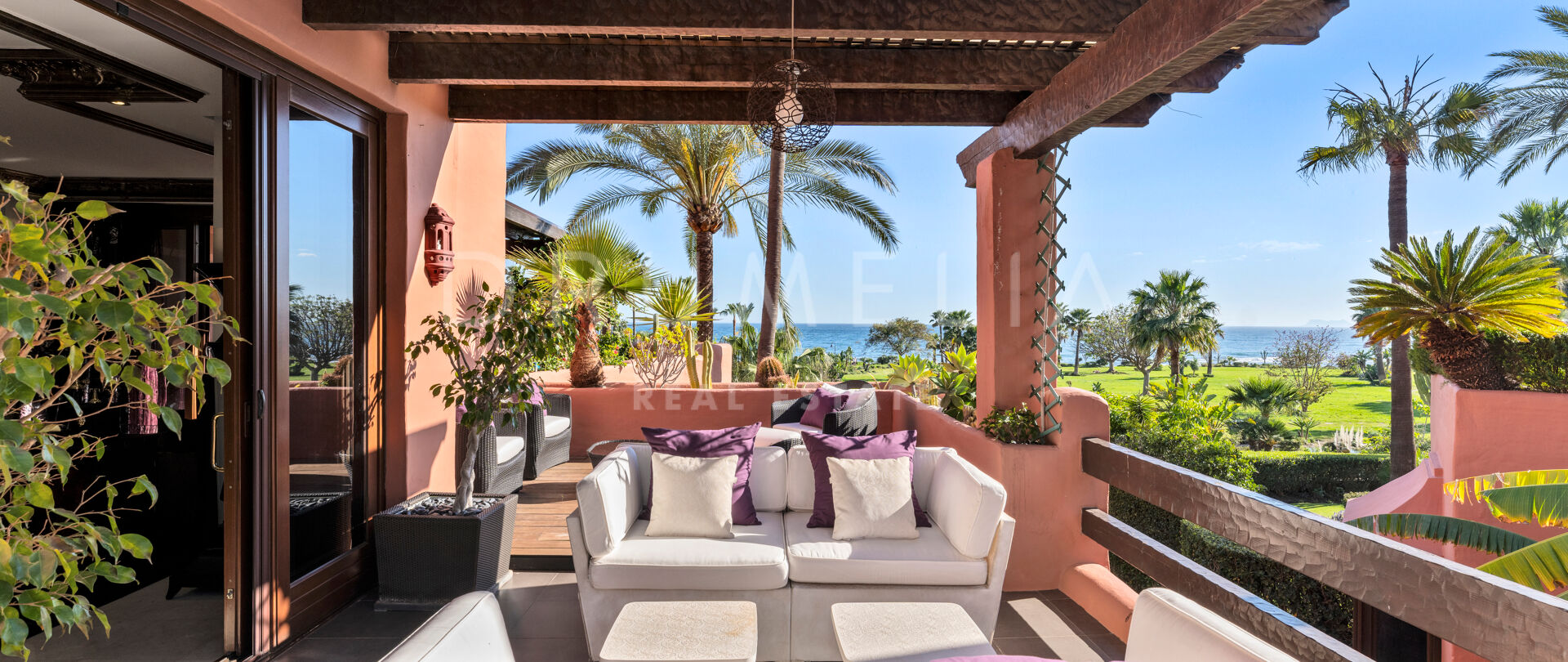 Opmerkelijk Triplex aan het strand in Torre Bermeja, Estepona