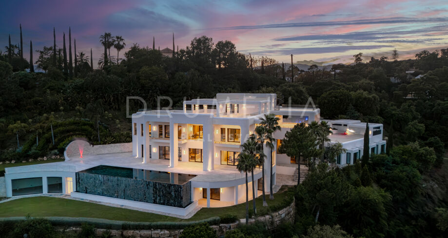 Espectacular Villa con Vistas Panorámicas al Mar en la prestigiosa urbanización La Zagaleta, Benahavís