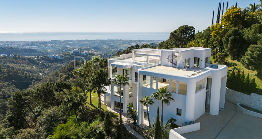 Espectacular Villa con Vistas Panorámicas al Mar en la prestigiosa urbanización La Zagaleta, Benahavís