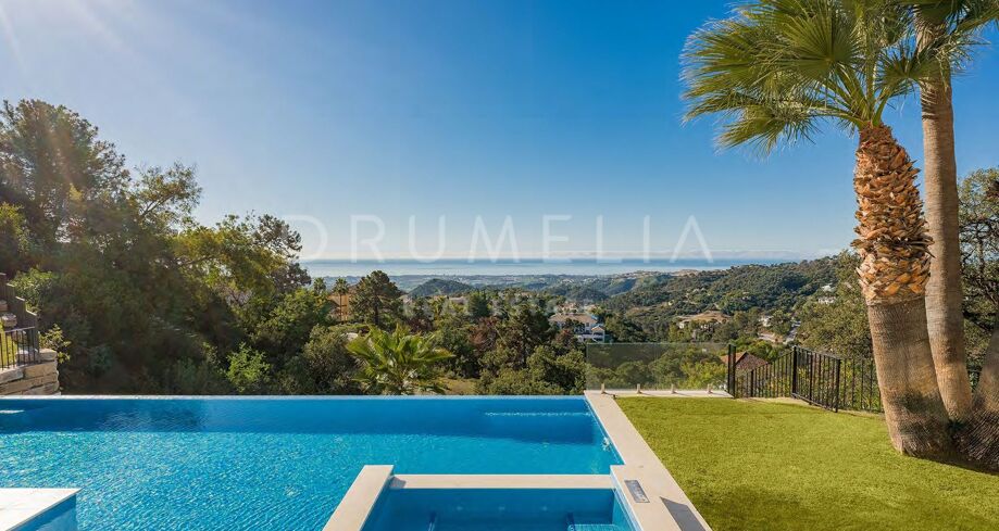 Modernes Haus mit Panoramablick auf das Meer in La Zagaleta, Benahavís