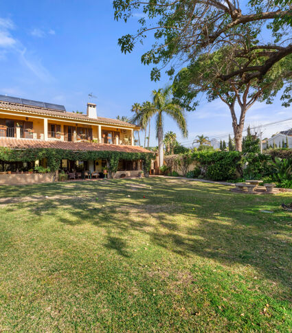 Traditional Spanish Villa in Cortijo Blanco, San Pedro de Alcántara