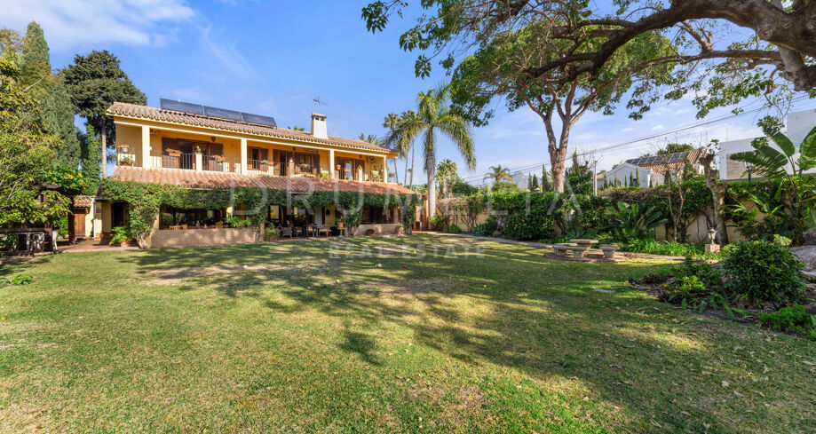 Traditional Spanish Villa in Cortijo Blanco, San Pedro de Alcántara