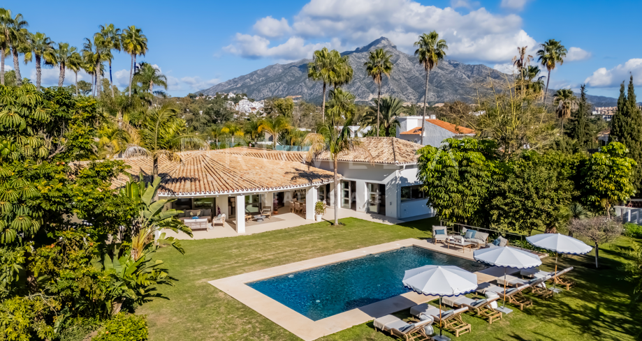 Elegant Bungalow with Botanical Garden in La Cerquilla, Nueva Andalucía