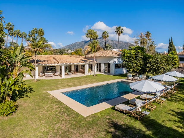 Élégant bungalow avec jardin botanique à La Cerquilla, Nueva Andalucía