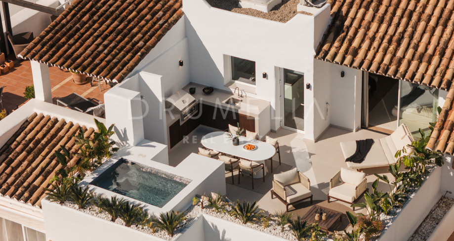 Luxe duplex penthouse met panoramisch uitzicht in La Quinta, Benahavis