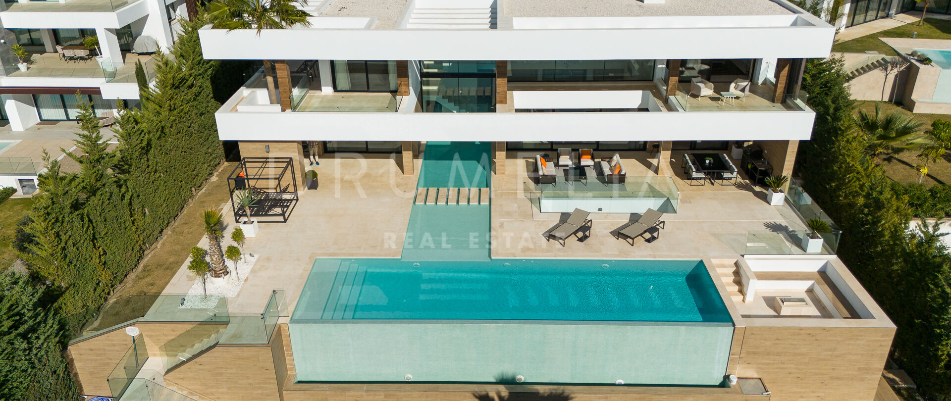 Moderne Villa mit Panoramablick auf das Meer in La Alquería, Benahavís