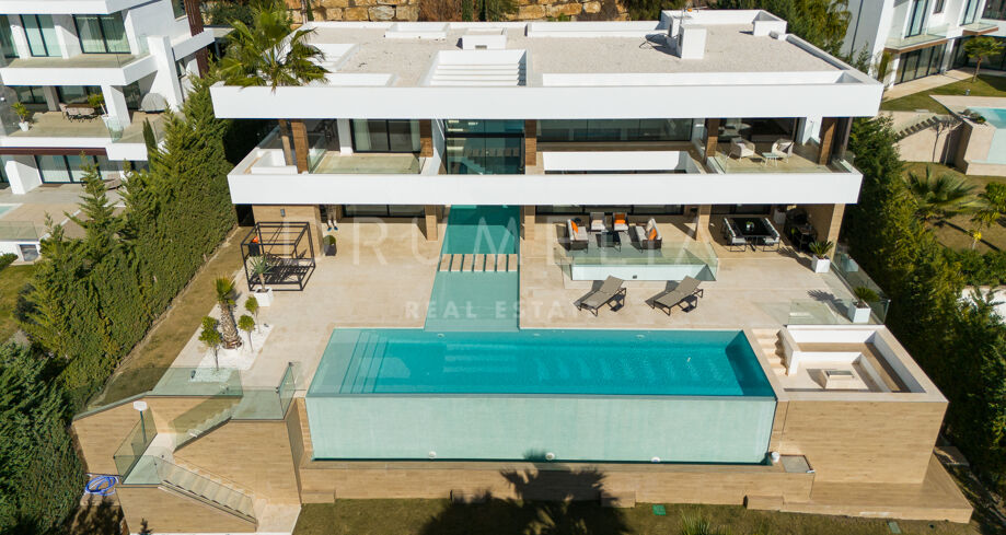 Moderne Villa mit Panoramablick auf das Meer in La Alquería, Benahavís