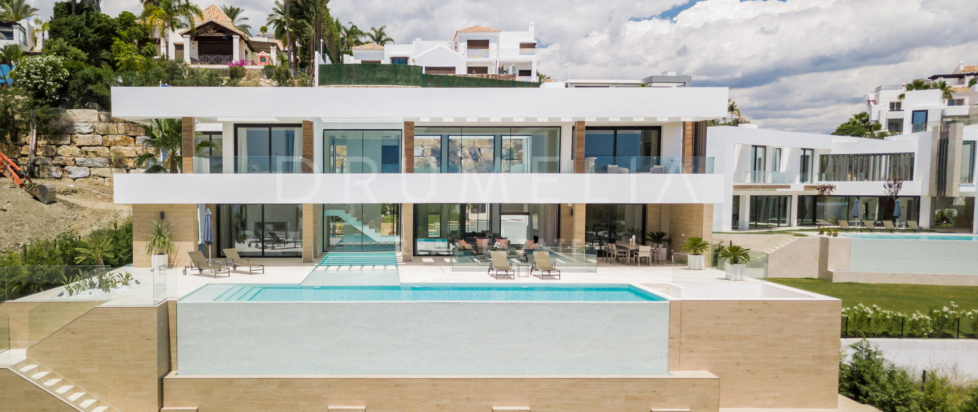 Modern Villa with Panoramic Sea Views in La Alquería, Benahavís