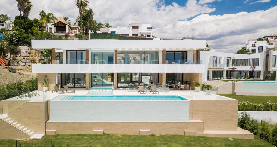 Moderne villa met panoramisch uitzicht op zee in La Alquería, Benahavís