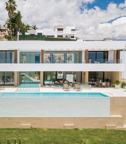 Modern Villa with Panoramic Sea Views in La Alquería, Benahavís